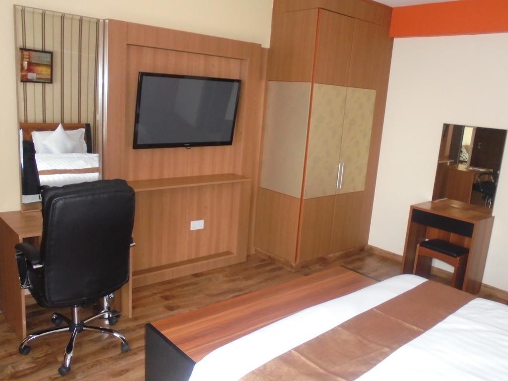 We Hotel And Suites Nairobi Exterior foto