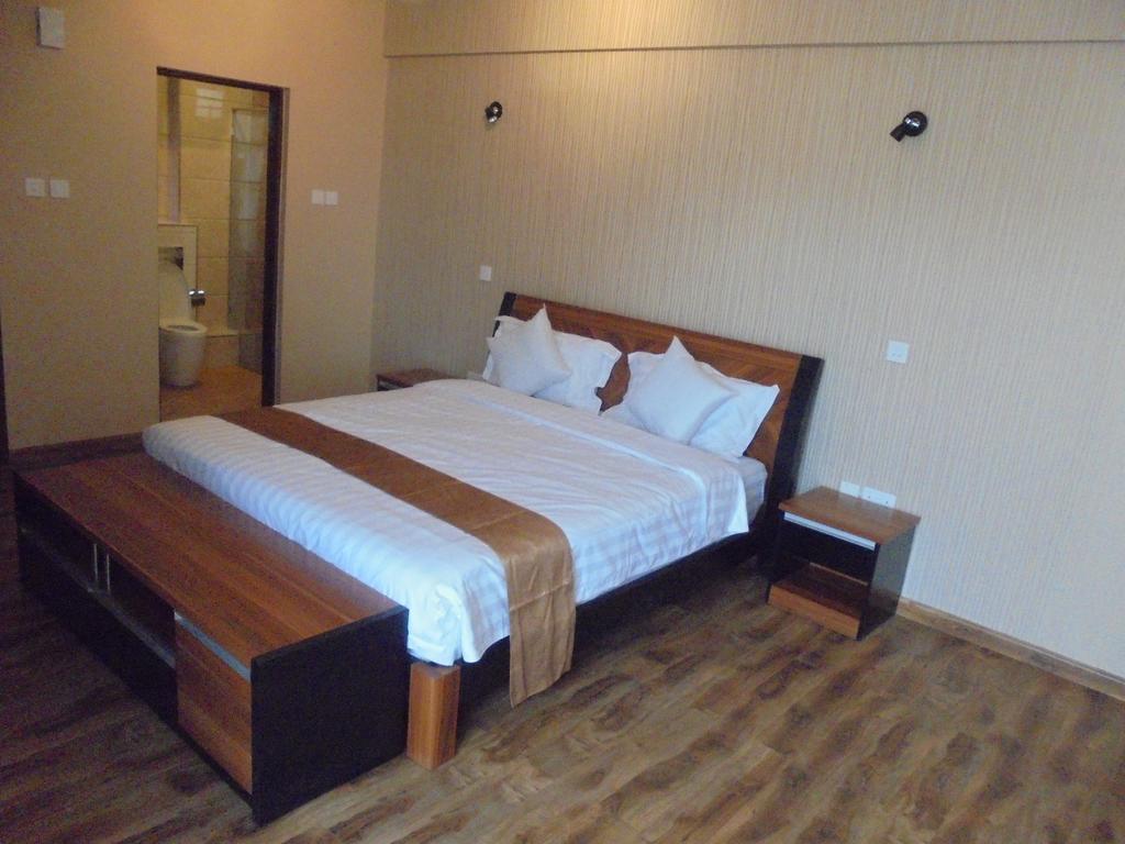 We Hotel And Suites Nairobi Exterior foto