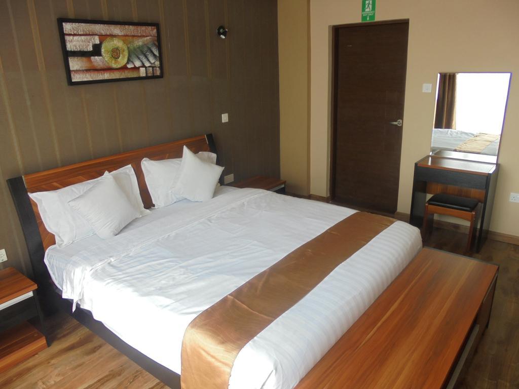 We Hotel And Suites Nairobi Exterior foto