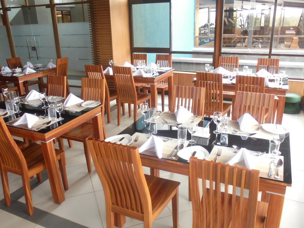 We Hotel And Suites Nairobi Exterior foto