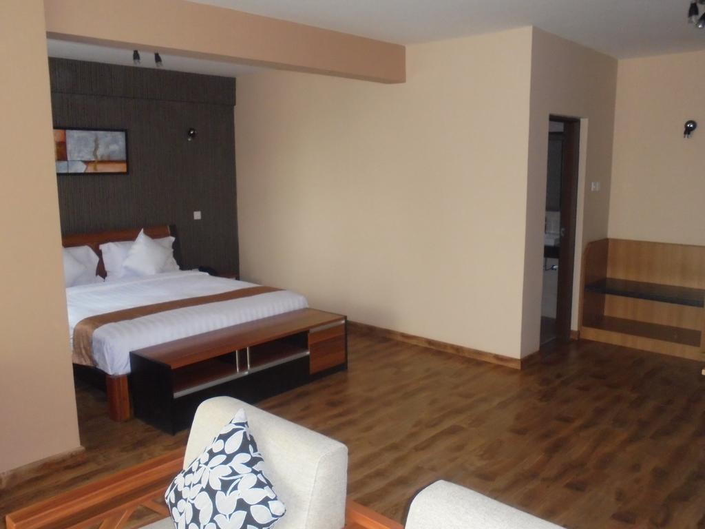 We Hotel And Suites Nairobi Exterior foto