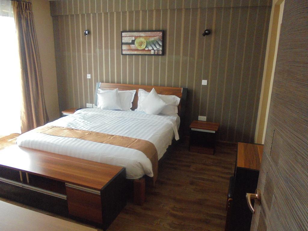 We Hotel And Suites Nairobi Exterior foto